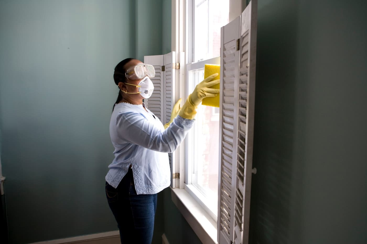 Streifenfreie Glasreinigung an Fensterflächen